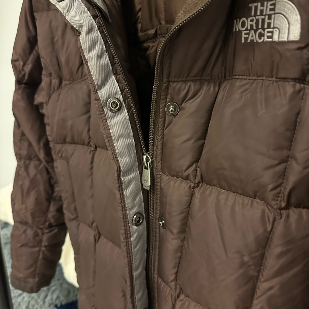 The North Face Women’s XS Brown 600 Fill Down Puffer Coat w/ Hood - Picture 9 of 9